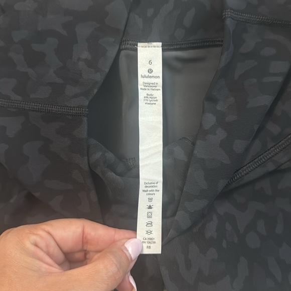 Lululemon Wunder Under Crop (High-Rise) *Full-On Luxtreme 21" - Picture 5 of 7